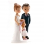 Figurine de mariés avec une fille pour un gâteau de mariage