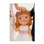 Figurine de mariés avec une fille pour un gâteau de mariage