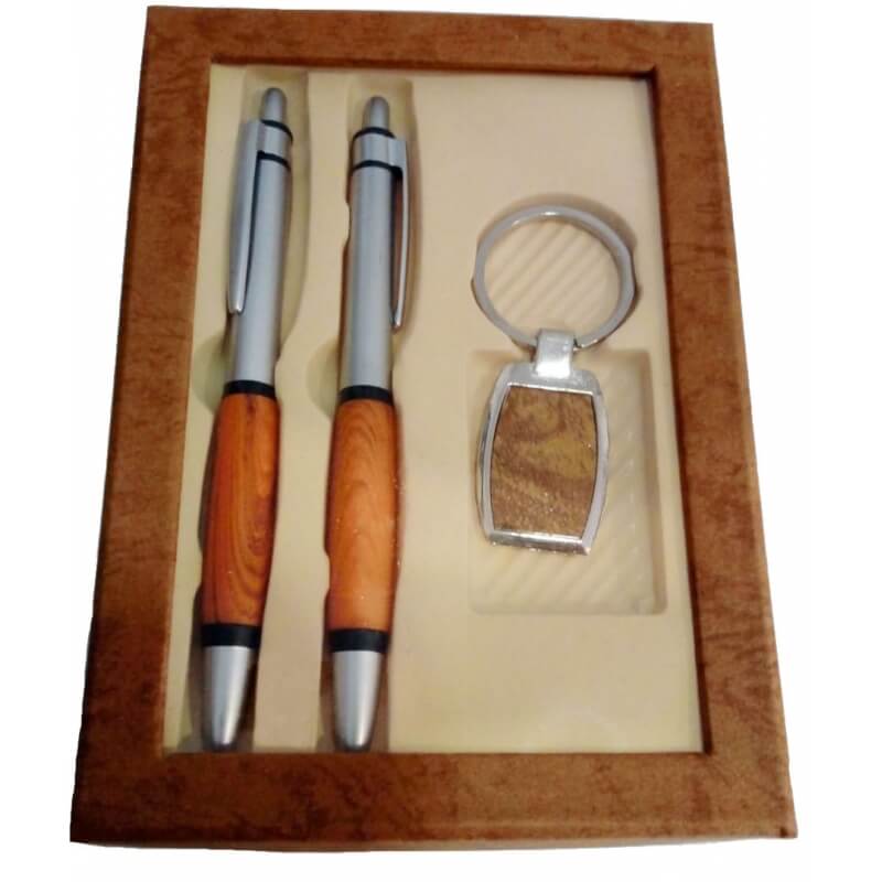 Ensemble stylo et porte-clés avec détails couleur bois présenté dans une boîte à fenêtre