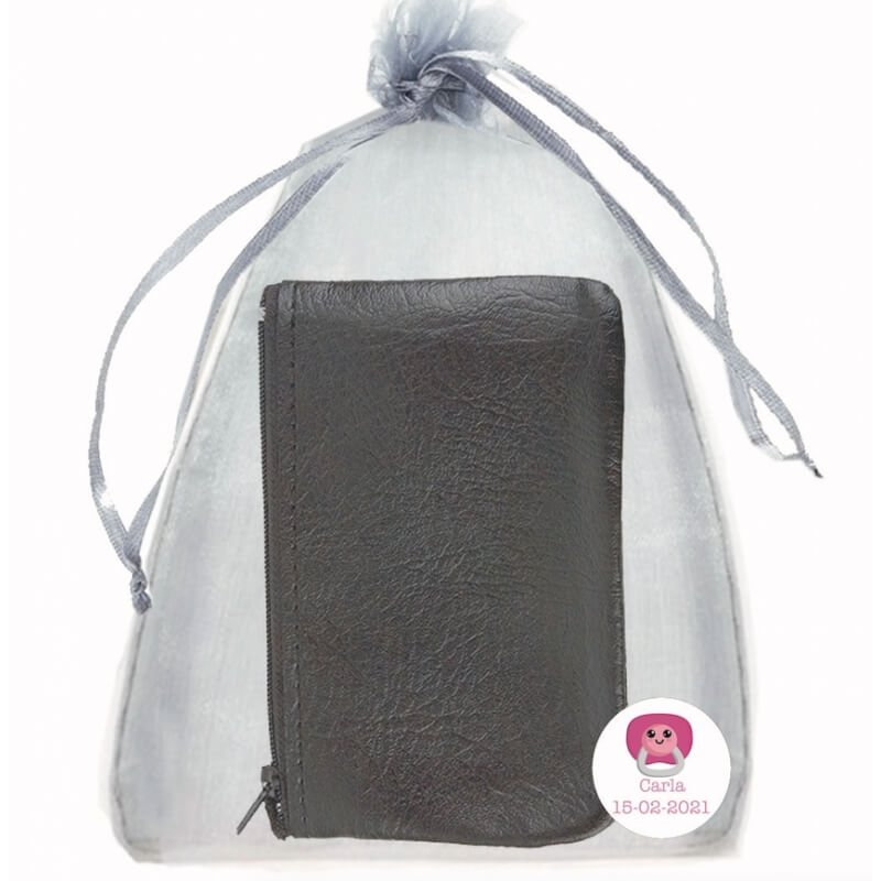 Portefeuille en simili cuir noir avec sac en organza et autocollant personnalisé Un détail élégant et pratique