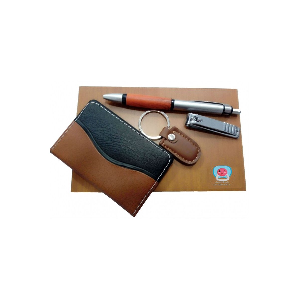 Coffret cadeau personnalisé pour hommes invités à un baptême
