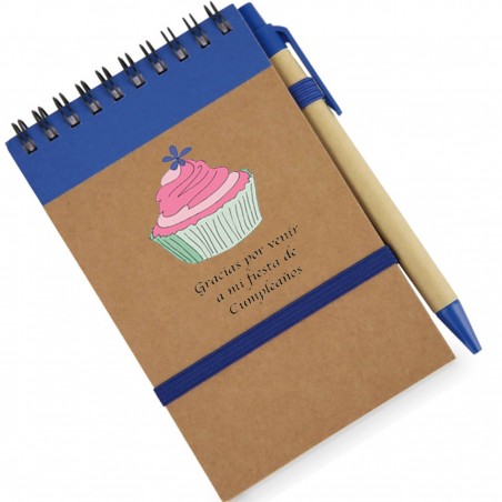Cahier avec stylo et anniversaire adhésif