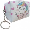 Porte-clés porte-monnaie et stylo rouge à lèvres avec autocollant personnalisé présenté dans un sac cadeau