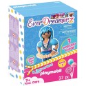 Clare de everdreamerz dans une boîte avec surprise