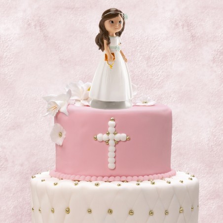Figurine de fille pour gâteau de communion avec robe blanche et chapelet.
