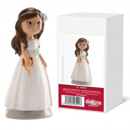 Figurine de fille pour gâteau de communion avec robe blanche et chapelet.