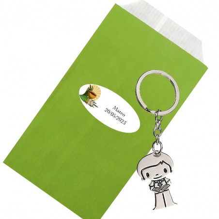Porte-clés garçon de communion dans une enveloppe kraft verte personnalisée