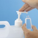 Bouteille de gel hydroalcoolique avec manchon en silicone rechargeable