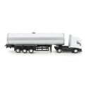 Réplique miniature d'un camion-citerne jouet avec des détails réalistes