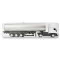 Réplique miniature d'un camion-citerne jouet avec des détails réalistes