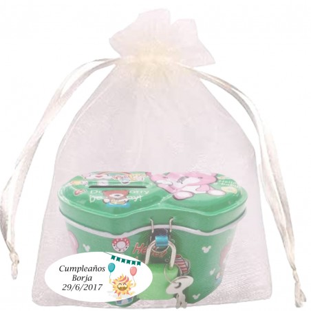 Tirelire pour enfant assortie en couleurs dans un sac en organza beige personnalisé avec autocollant