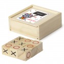 Jeu de morpion dans une boîte en bois, personnalisé avec un autocollant nominatif. Vous le méritez bien.