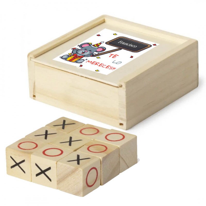 Jeu de morpion dans une boîte en bois, personnalisé avec un autocollant nominatif. Vous le méritez bien.