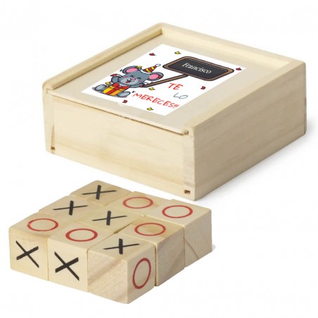Jeu de morpion dans une boîte en bois, personnalisé avec un autocollant nominatif. Vous le méritez bien.