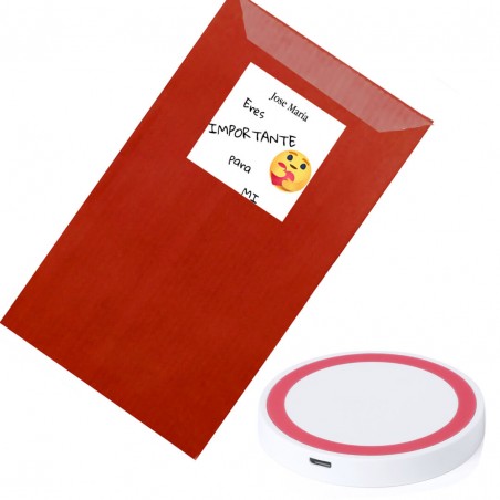 Chargeur sans fil dans une enveloppe kraft rouge personnalisée avec un autocollant « Tu es important pour moi ».