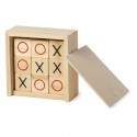 Jeu de morpion dans une boîte en bois, personnalisé avec un autocollant nominatif. Vous le méritez bien.