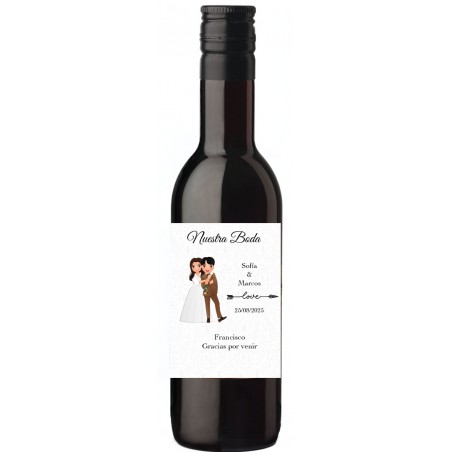 Vin avec autocollant personnalisé avec le nom des invités...