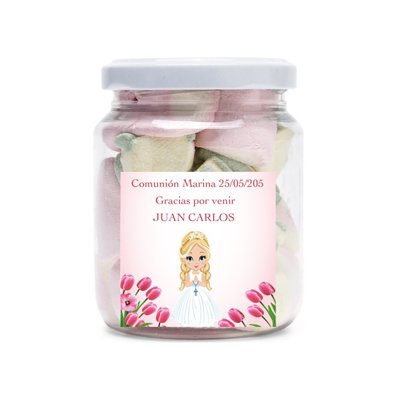 Bonbonnière personnalisée avec le nom de l'invité et l'autocollant de communion de la fille