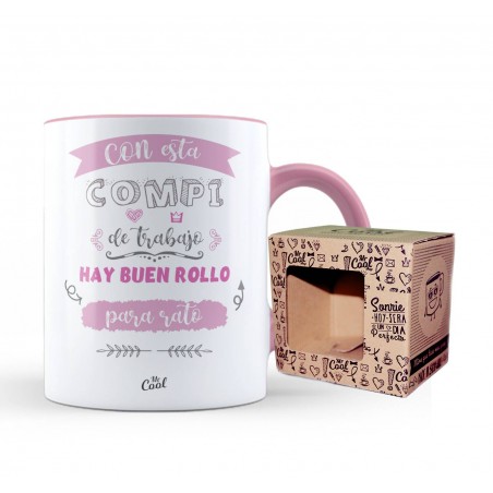 Tasse rose avec cette complice de travail, il y a une bonne ambiance pour un moment.