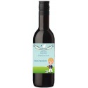 Vin de communion enfant personnalisé avec le nom de l'invité sur une étiquette.