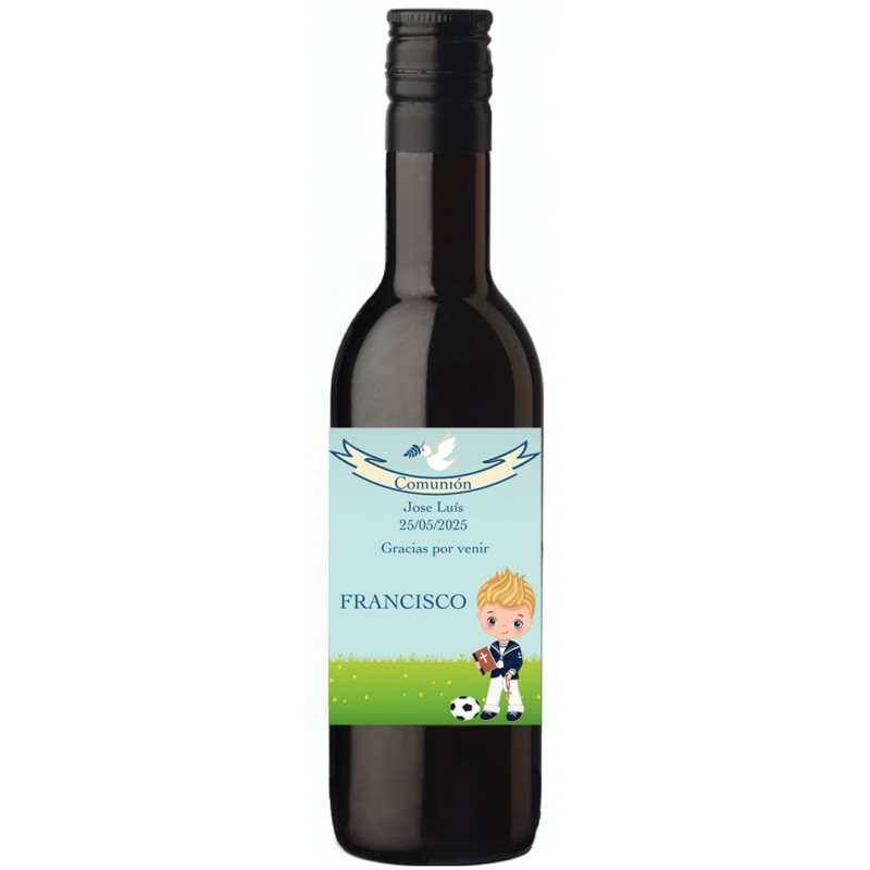Vin de communion enfant personnalisé avec le nom de l'invité sur une étiquette.