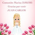 Baume à lèvres rose présenté dans une boîte avec un autocollant de communion personnalisé au nom de l'invité.