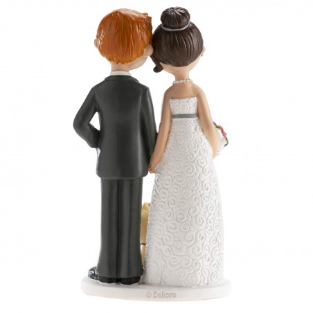 Figure de gâteau de mariage mariés avec un petit chien