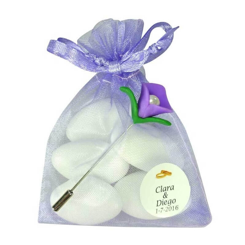 cadeau invité mariage en blanc sachet dragée organdi