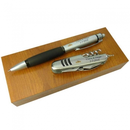 Stylo et couteau personnalisés dans une boîte en bois pour les cadeaux de mariage