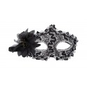 Masque en dentelle avec fleur