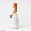 Figurine de gâteau fille communion avec panier de fleurs