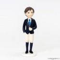 Figure de gâteau de communion garçon brun avec un short
