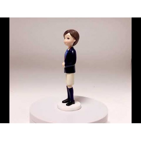 Figure de gâteau de communion garçon brun avec un short