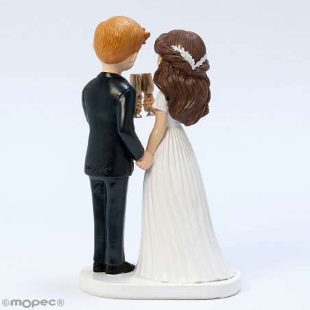 Figure de gâteau de mariage des mariés trinquant