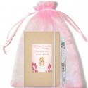 Carnet personnalisé avec le nom de l'invité et un stylo dans un sac en organza