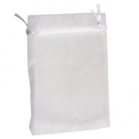 Flasque avec nom de l'invité, nom des mariés, date et phrase présentée dans un sac en organza blanc personnalisé