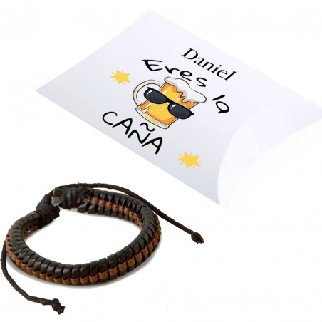 Bracelet tressé avec nom d invité adhésif sur boîte cadeau