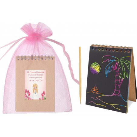 Carnet Scrapy avec noms d'invités dans un sac en organza