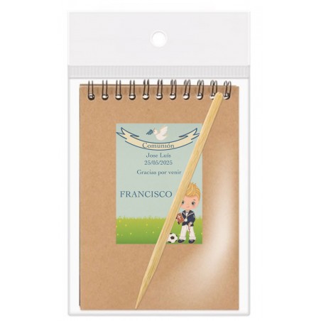 Carnet de notes avec le nom de l'invité présenté dans un sac en organza bleu clair personnalisé