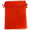 Miroir de mariage personnalisé avec nom et date présenté dans un sac en organza rouge