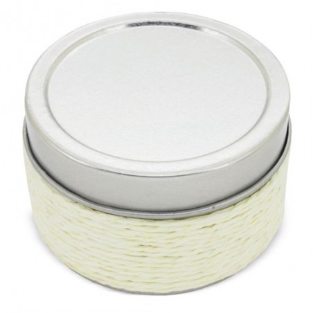Bougie parfumée avec le nom de l'invitée dans un sac en organza beige personnalisé