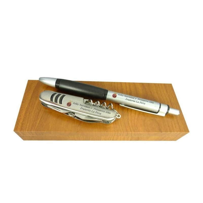 Couteau et stylo personnalisés dans une boîte en bois pour Noël