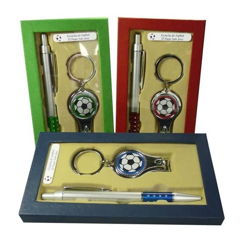 Cartera coupe-ongles et stylo dans une boîte personnalisée pour les fans de football