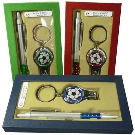 Porte-clés coupe-ongles et stylo dans une boîte personnalisée pour les fans de football