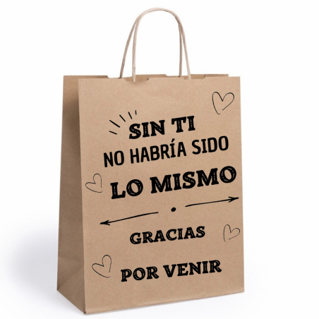 Vin personnalisé avec le nom des invités et des mariés présenté dans un sac avec une dédicace