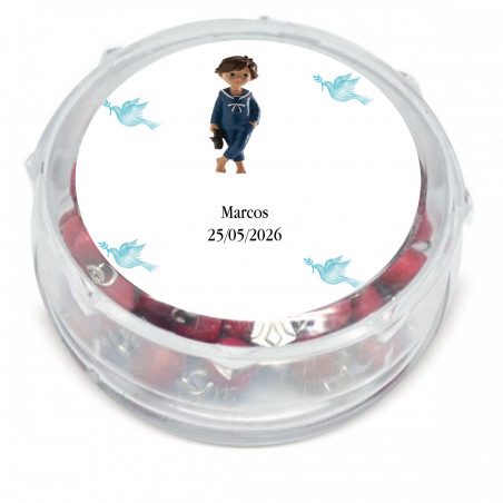 Chapelet parfumé présenté dans une boîte transparente personnalisée avec un autocollant de communion garçon
