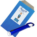 Stylo lampe torche LED dans une enveloppe kraft avec autocollant personnalisé pour la communion d'un garçon