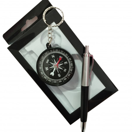 Porte-clés boussole et stylo dans une boîte en carton et personnalisé avec un autocollant