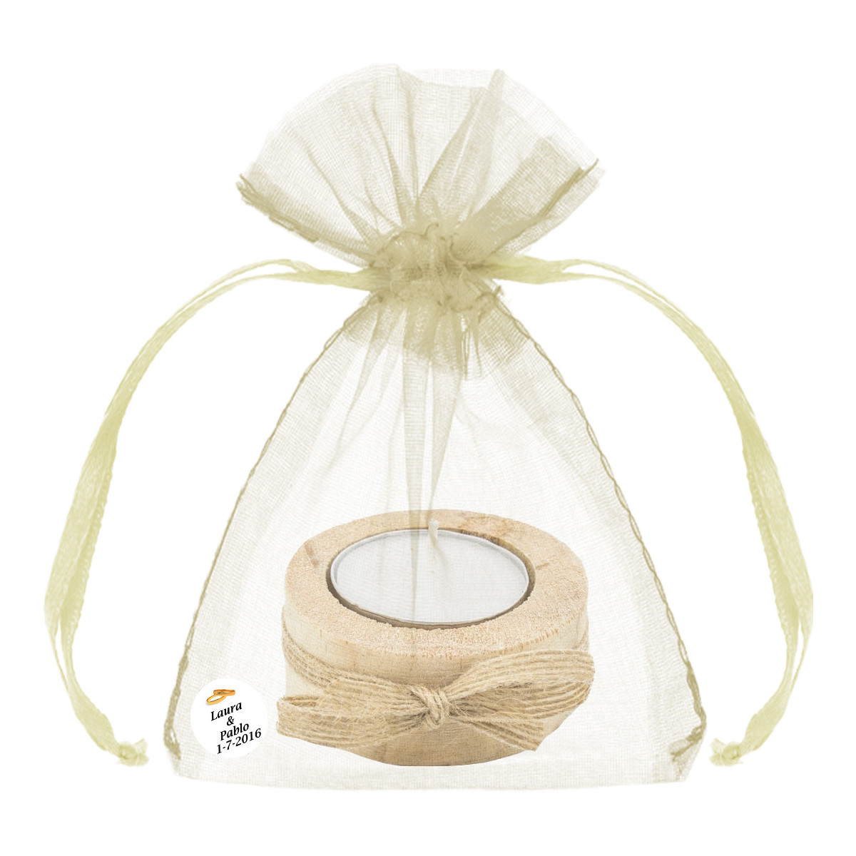 Bougie rustique dans un sac en organza beige décorée avec un autocollant personnalisé avec des alliances de mariage