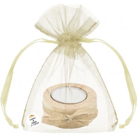 Bougie rustique dans un sac en organza beige décorée avec un adhésif personnalisé
